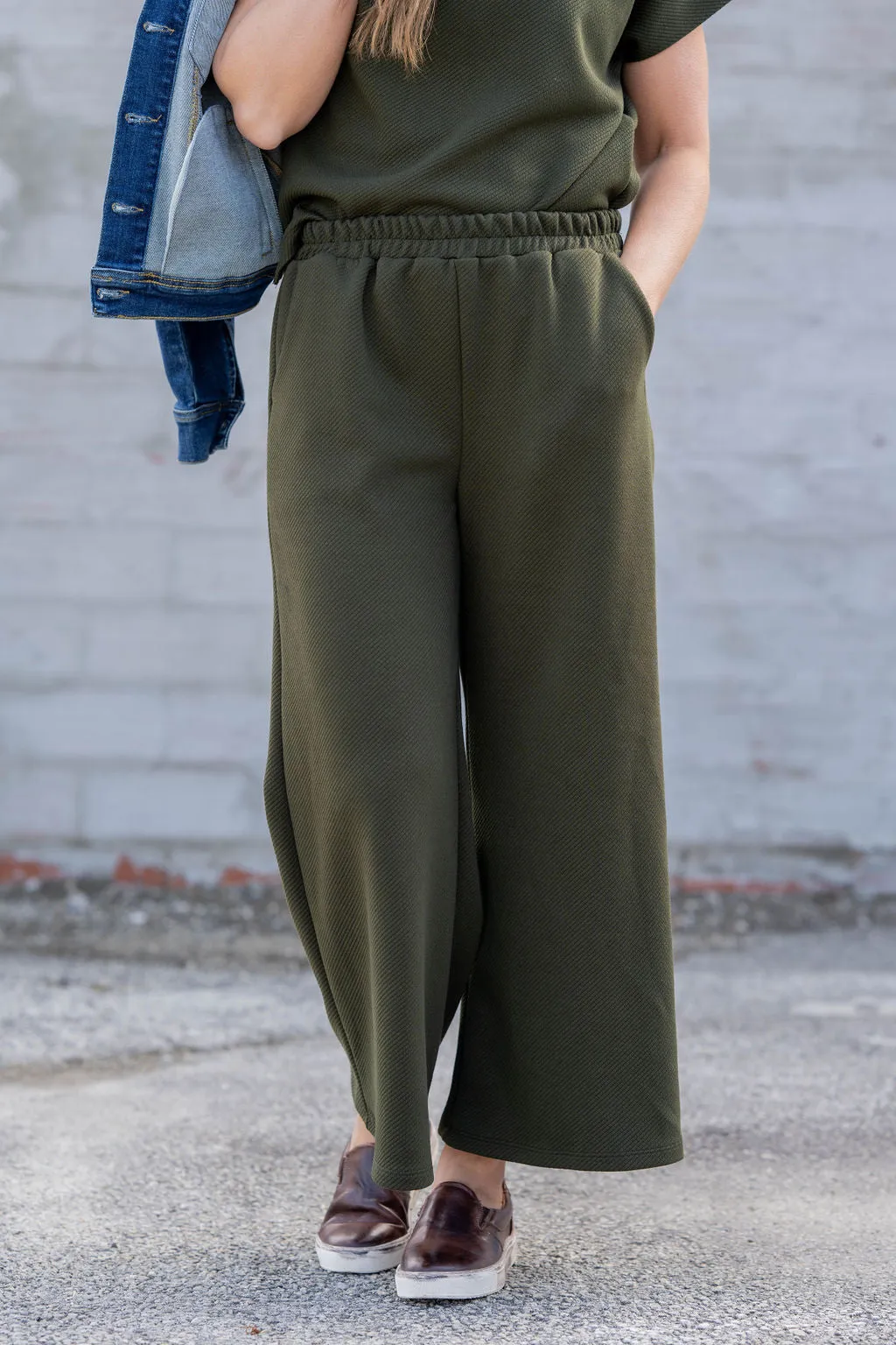 Subtle Ribbed Relaxed Bottom Pants