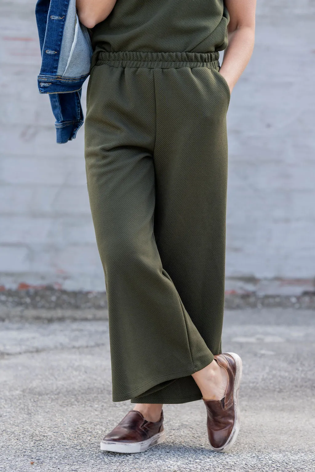 Subtle Ribbed Relaxed Bottom Pants