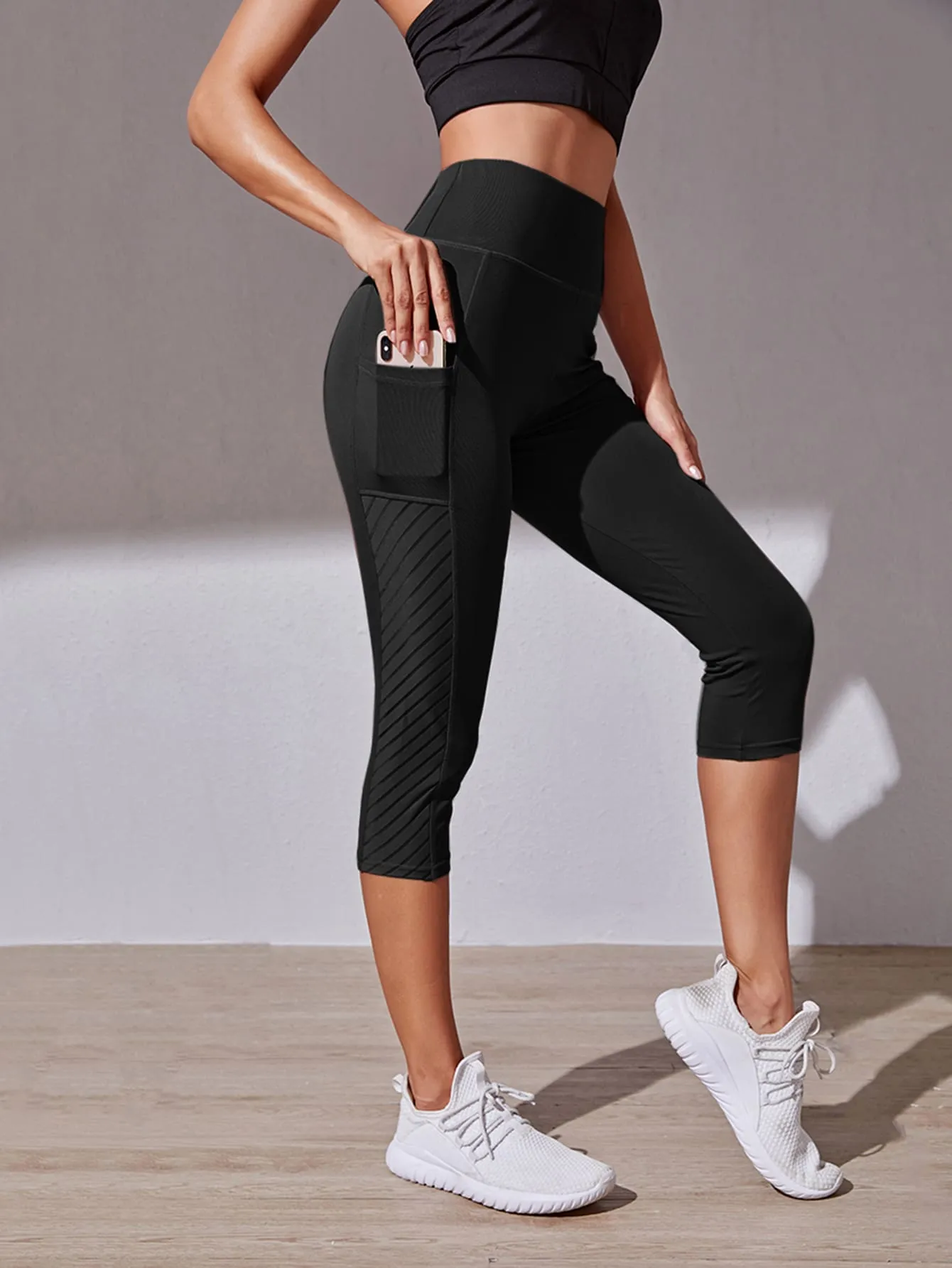 Wideband Waist Capris Leggings With Phone Pocket